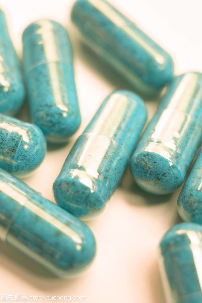 多种维生素与矿物质 天然保健食品补充丸助力健康生活